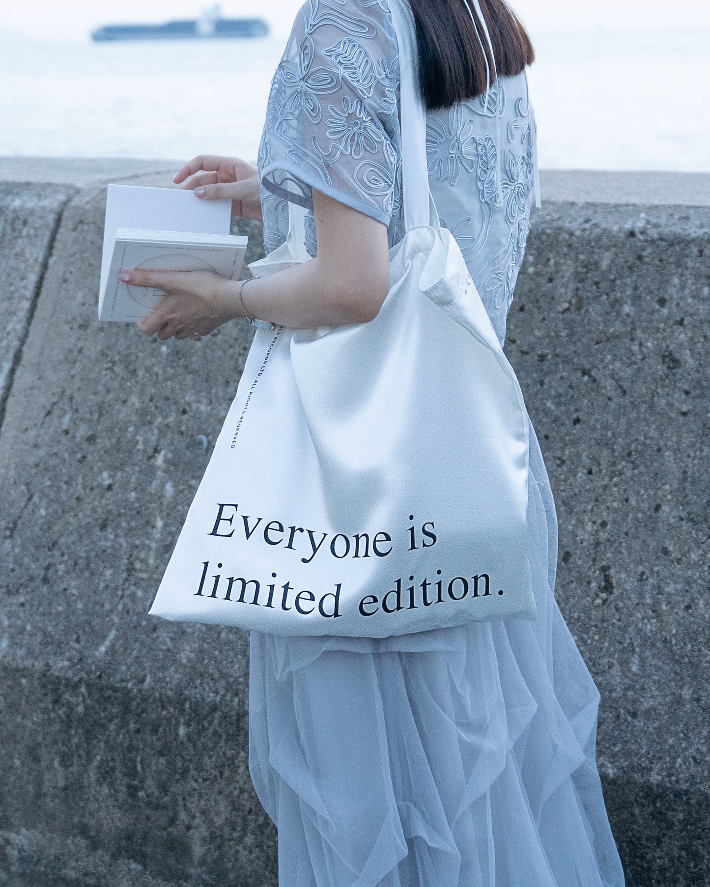Time Keeper Bag ── Pearl-satin white