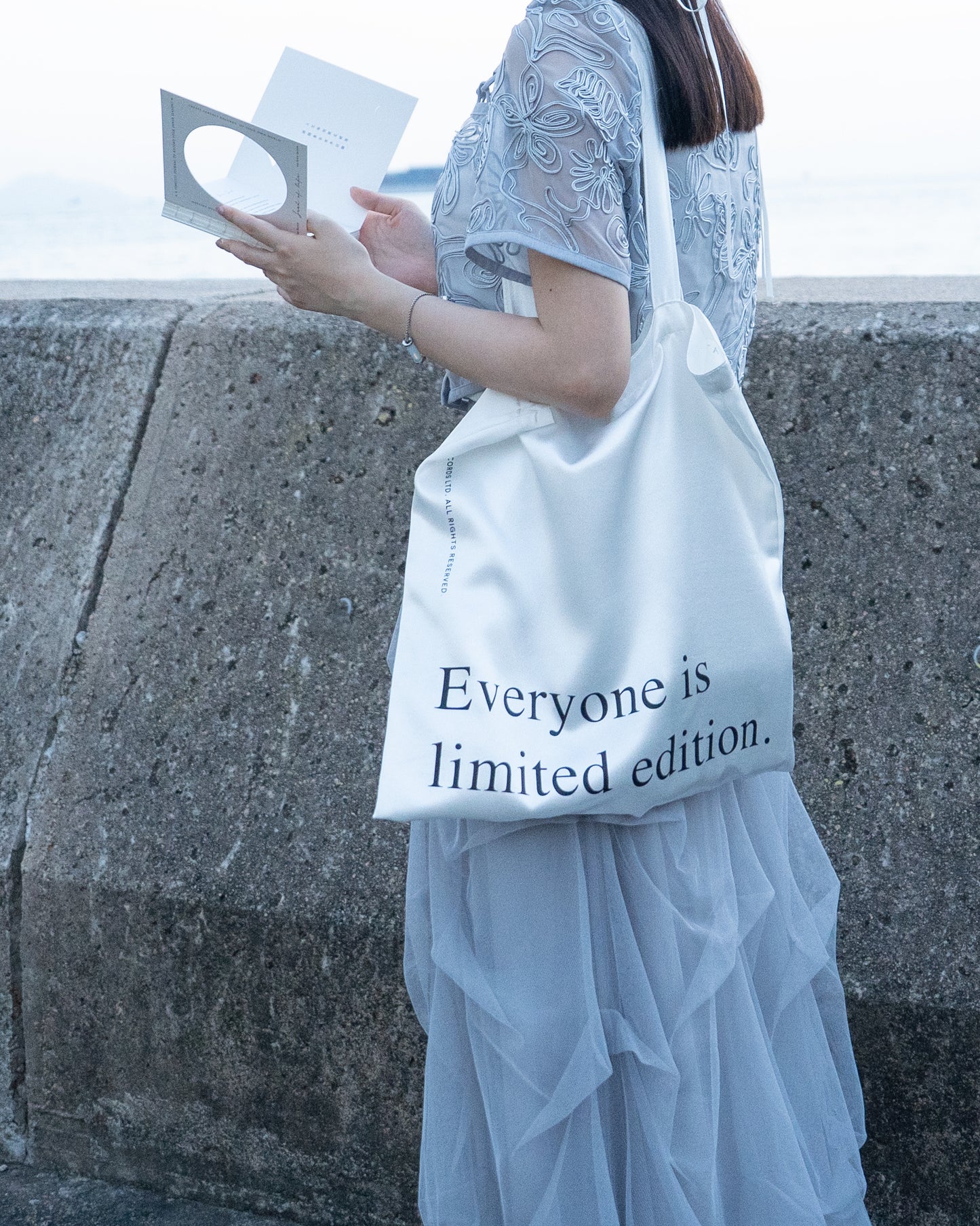 Time Keeper Bag ── Pearl-satin white